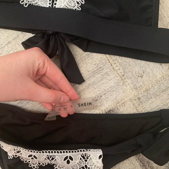 Shein black and white lace detailing 2 piece bikini size small - Picture 2 of 3